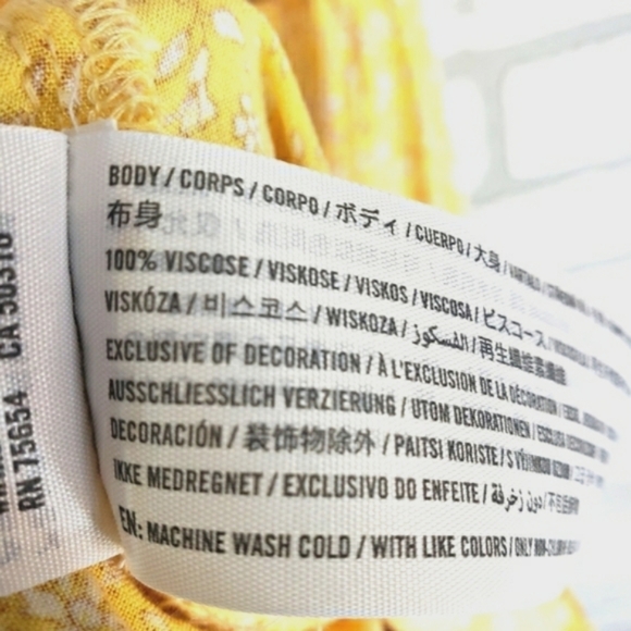 HOLLISTER Floral Sleeveless Romper Yellow Size XS - Picture 6 of 7